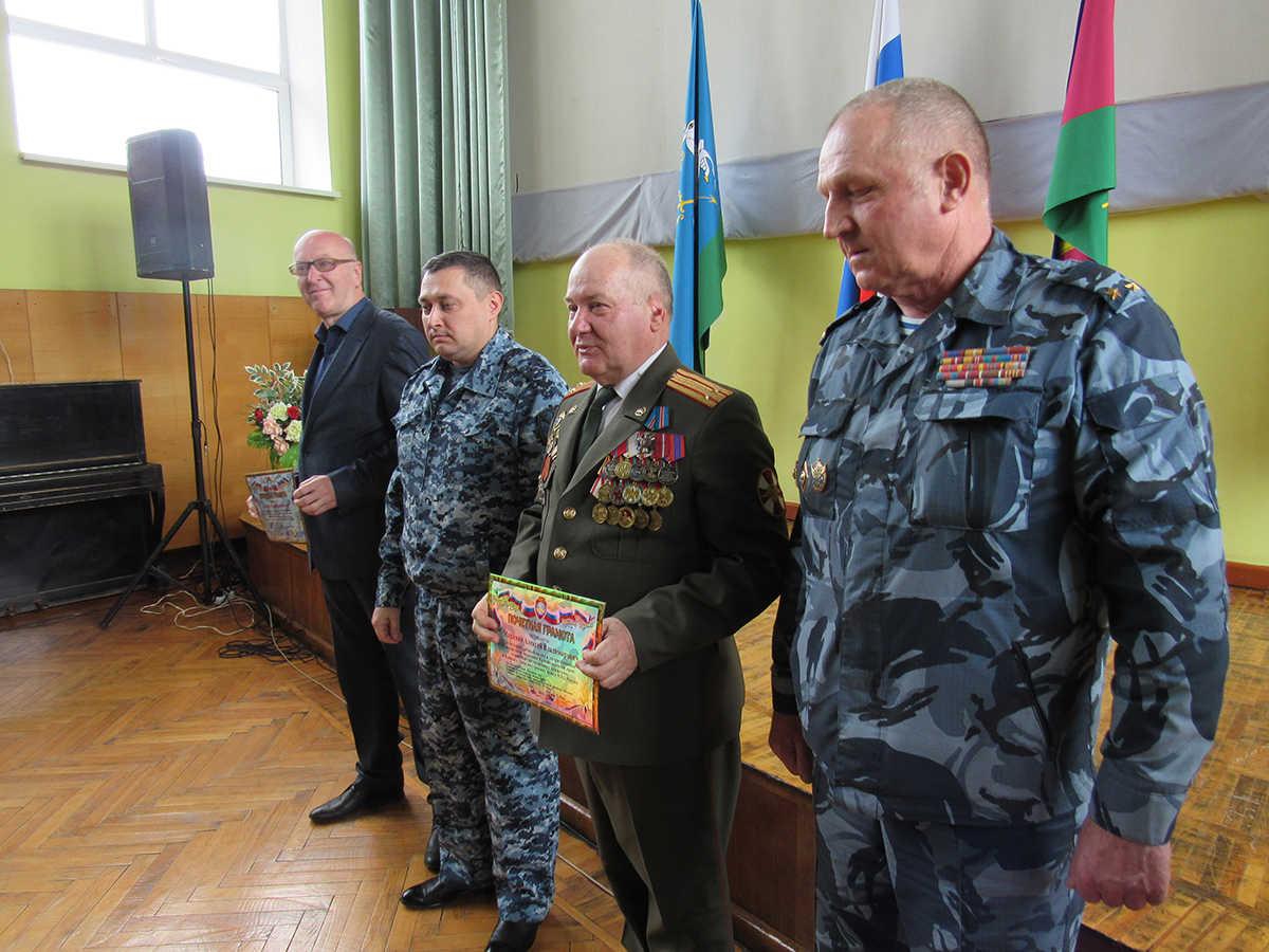 В малом зале городского Дома культуры состоялось праздничное мероприятие,  посвященное Дню ветеранов органов внутренних дел и внутренних войск МВД